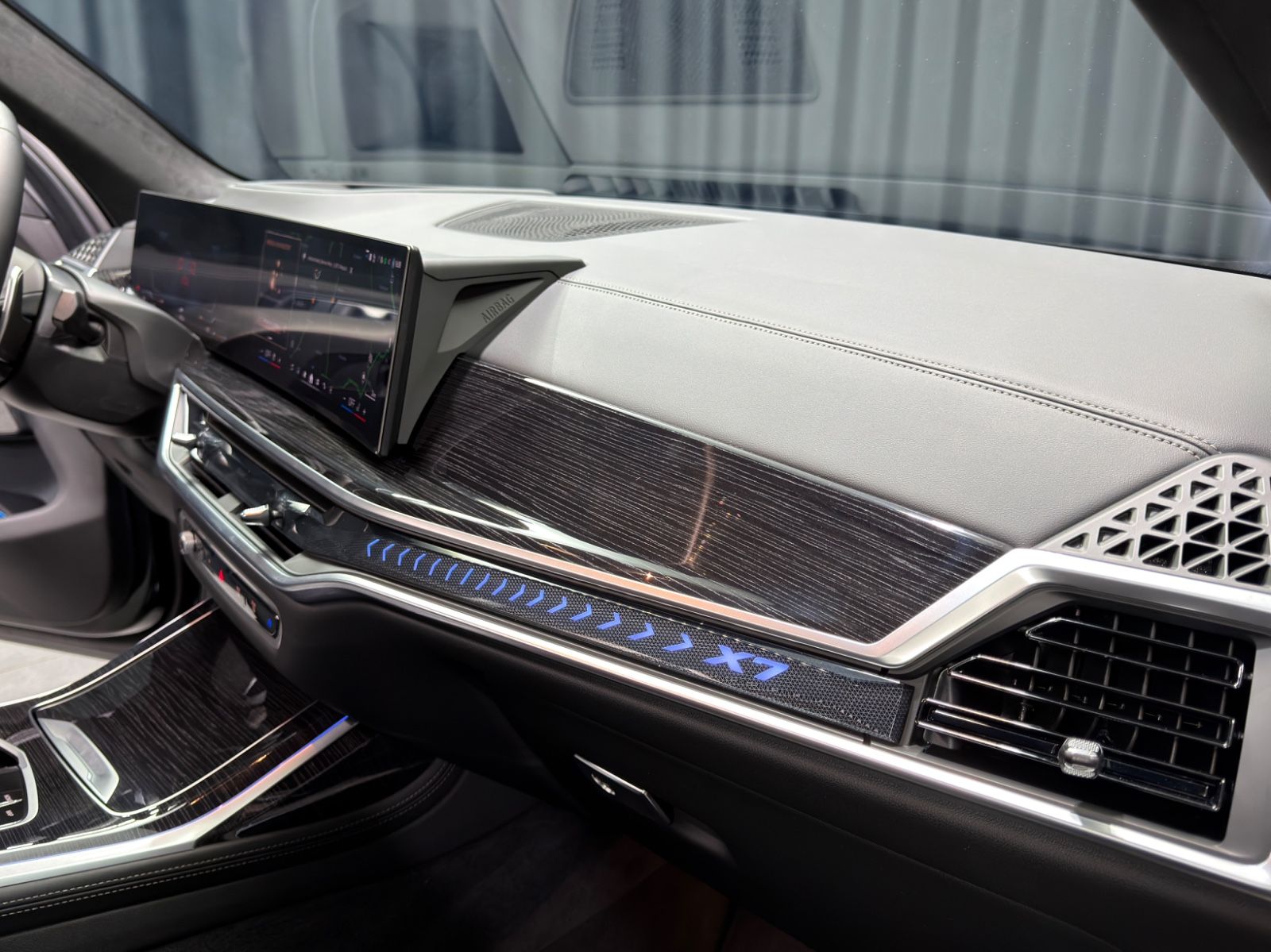 Fahrzeugabbildung BMW X7 xDrive 40d M SPORT PRO|LUFT|PANO|7-SITZER|AHK