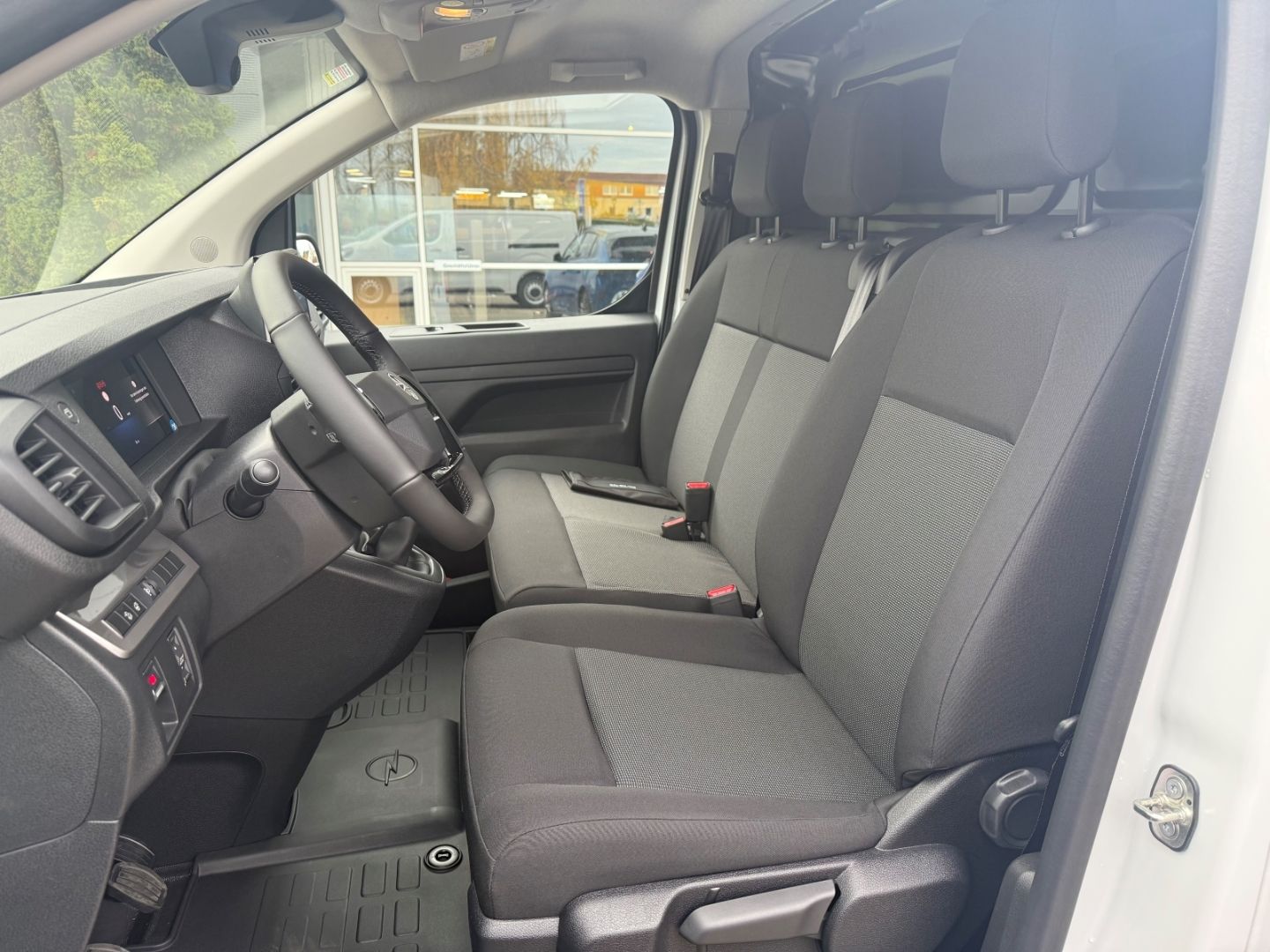 Fahrzeugabbildung Opel Vivaro Opel Kasten XL LED+AHK+Laderaumschutz
