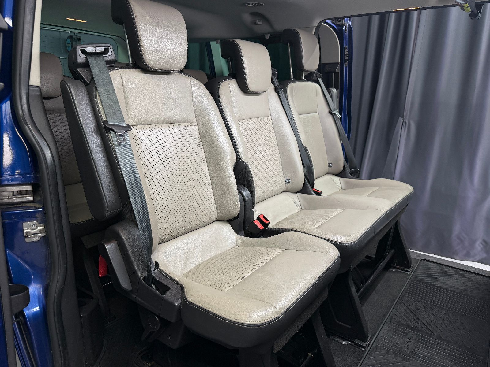 Fahrzeugabbildung Ford Tourneo Custom 300|AC|PDC|NAVI|8-SITZE