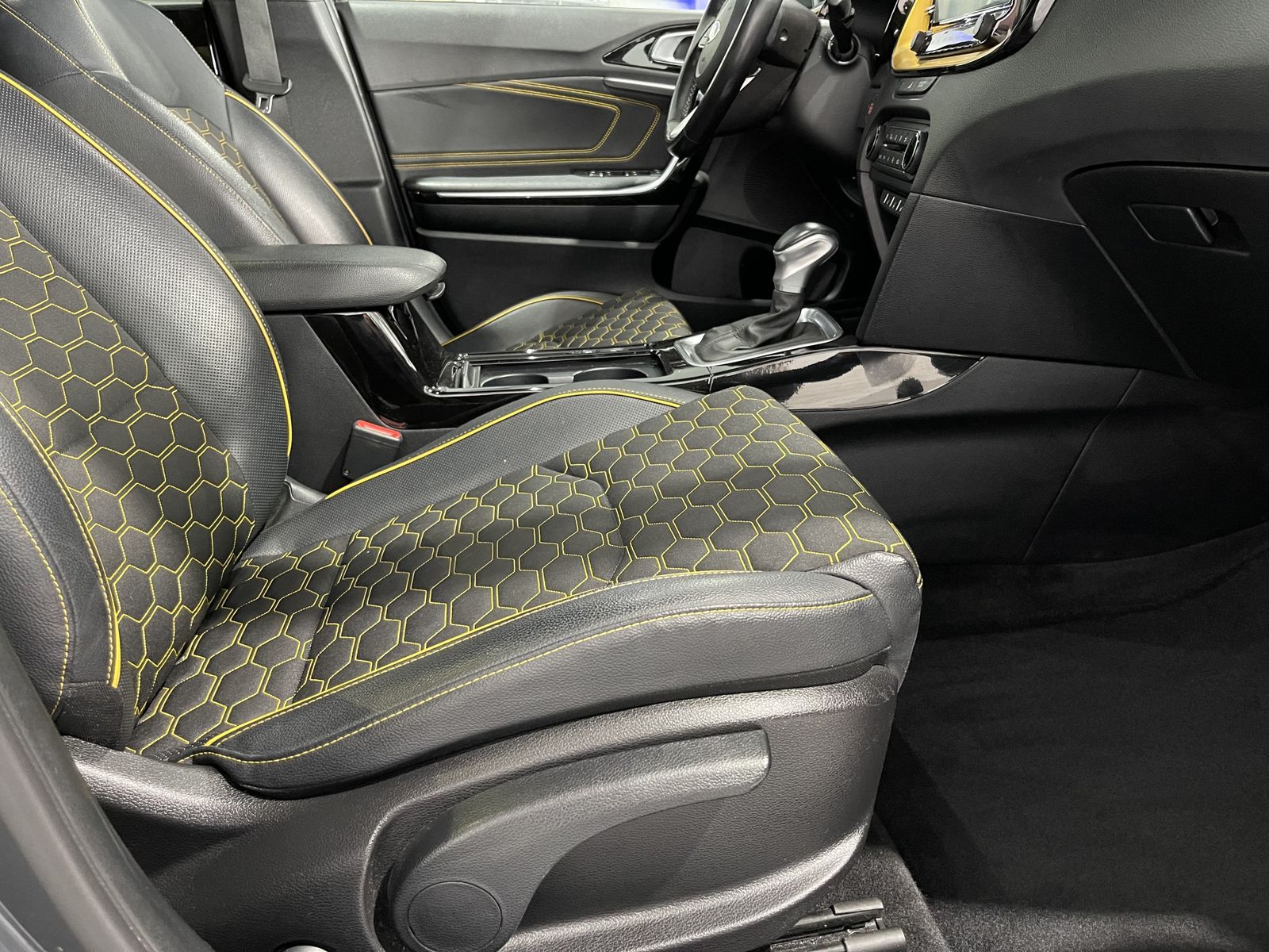 Fahrzeugabbildung Kia XCeed Launch Edition 1.4 GDI*LED*Leder*Cam*Navi*