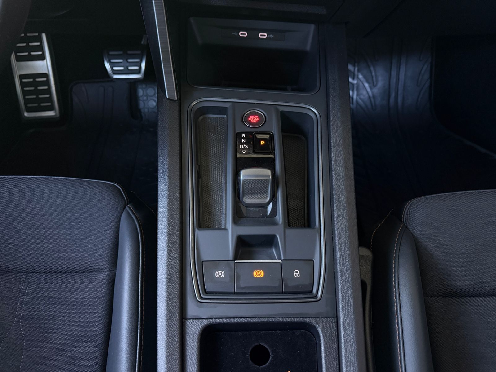 Fahrzeugabbildung CUPRA Leon Sportstourer VZ e-Hybrid ACC LED NAV 19"