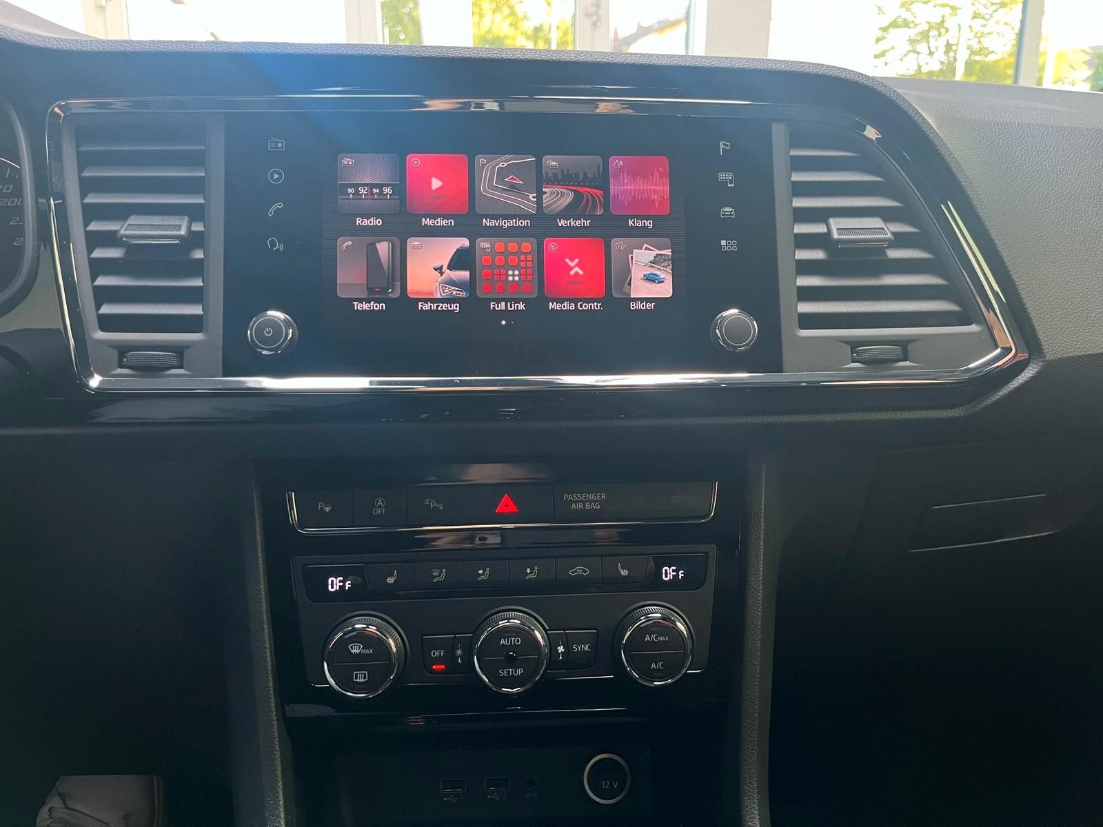 Fahrzeugabbildung SEAT Ateca 1.5 TSI DSG Xcellence*1.Hand*AHK*360°*App*