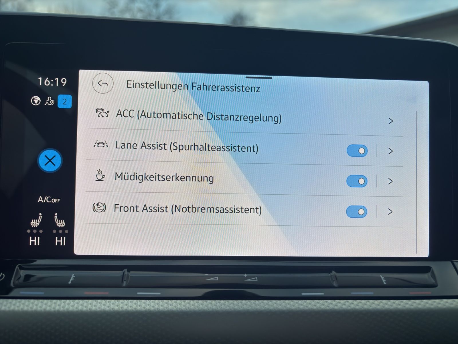 Fahrzeugabbildung Volkswagen Golf VIII TSI Move Climatronic AID PDC SH LM