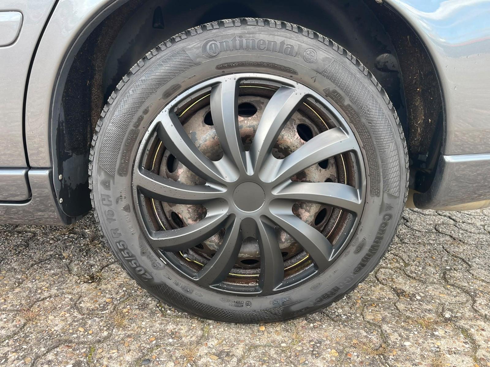 Volvo V70 2005 — photo 9
