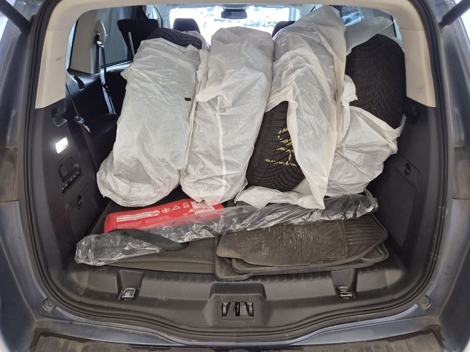 Fahrzeugabbildung Ford S-Max Titanium / 7 SITZE / SCHECKHEFT