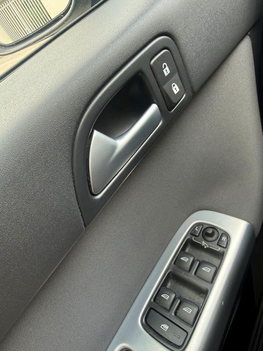 Volvo V50 2010 — photo 11
