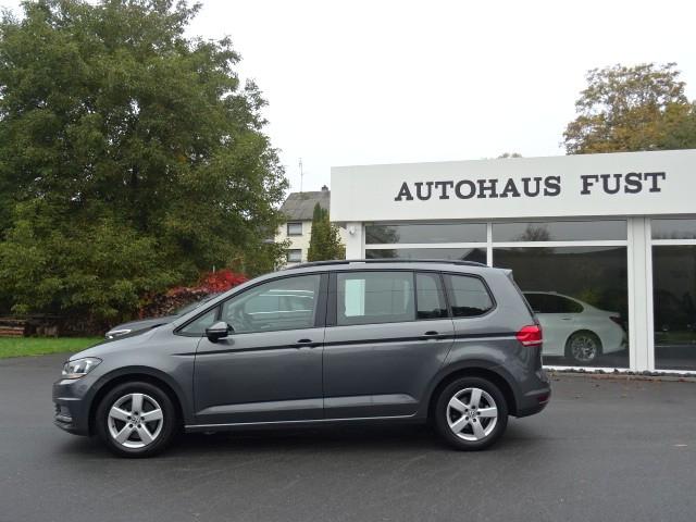 Volkswagen Touran 1.6TDI 7SITZE,NAVI,AUTOM,PANORAMA,1HAND