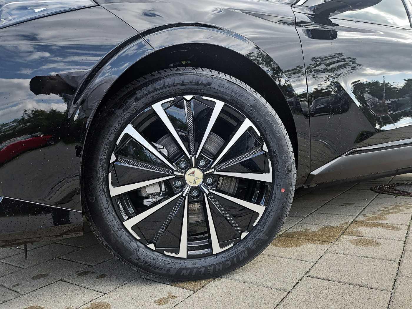 DS Automobiles N°4 E-Tense JULES VERNE Alcantara