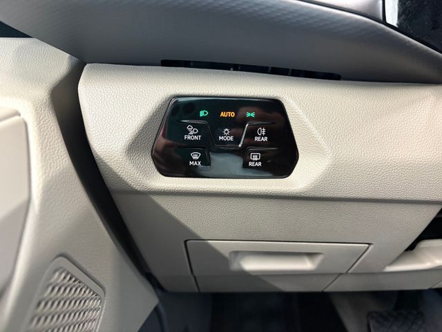 T7 Multivan 2.0 TDI DSG NAVI AHK PANO IQ.LIGHT