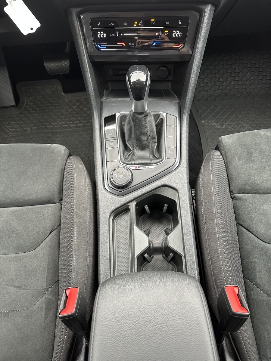 Fahrzeugabbildung Volkswagen Tiguan Allspace Life 4Motion NAV+LED+AHK+KAM+ACC