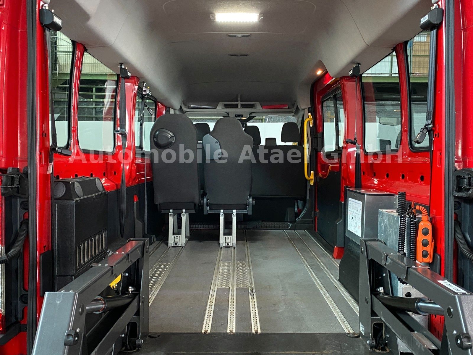 Fahrzeugabbildung Ford Transit Kombi 350 L3H2 *Rollstuhl-Lift* (4040)