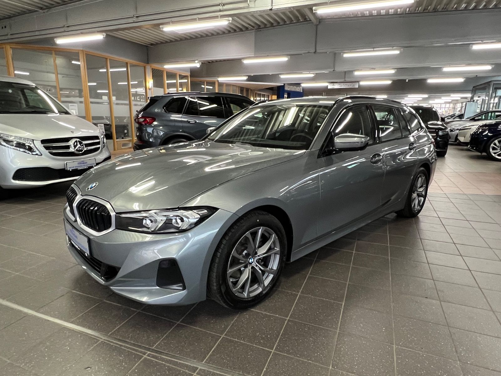 BMW 318 d Touring Driving Assistant+Facelift+Cockpit foto 5