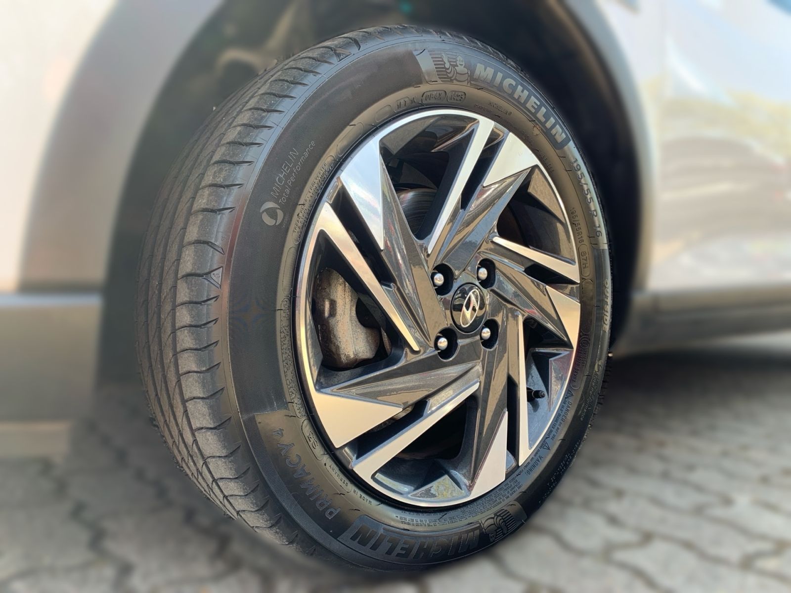 Fahrzeugabbildung Hyundai BAYON 1.0 T-GDI 7-DCT Connect & Go Mild-Hybrid N