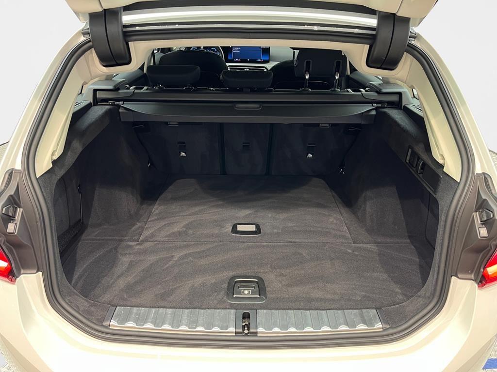 BMW 320d Touring xDrive HUD+SHZ+LED+Navi+DAB+