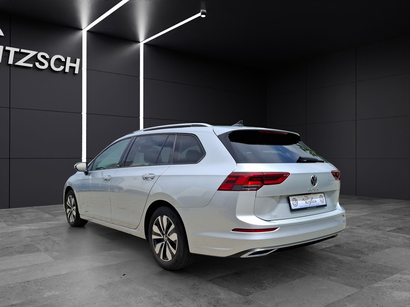 Fahrzeugabbildung Volkswagen Golf VIII Variant TSI Move Standhzg. LED AHK Car