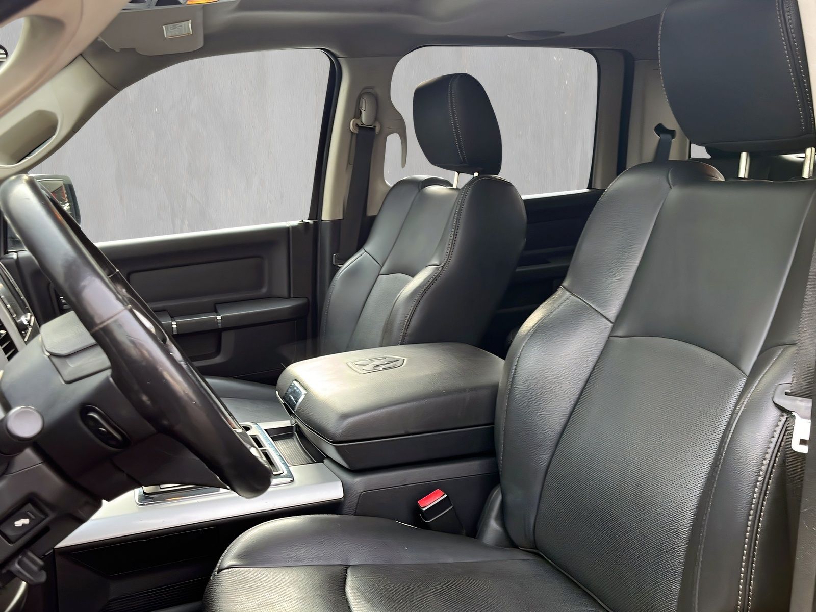 Fahrzeugabbildung Dodge RAM 1500 LPG 103L CREW CAB 1.HAND RF KAM AHK GSD