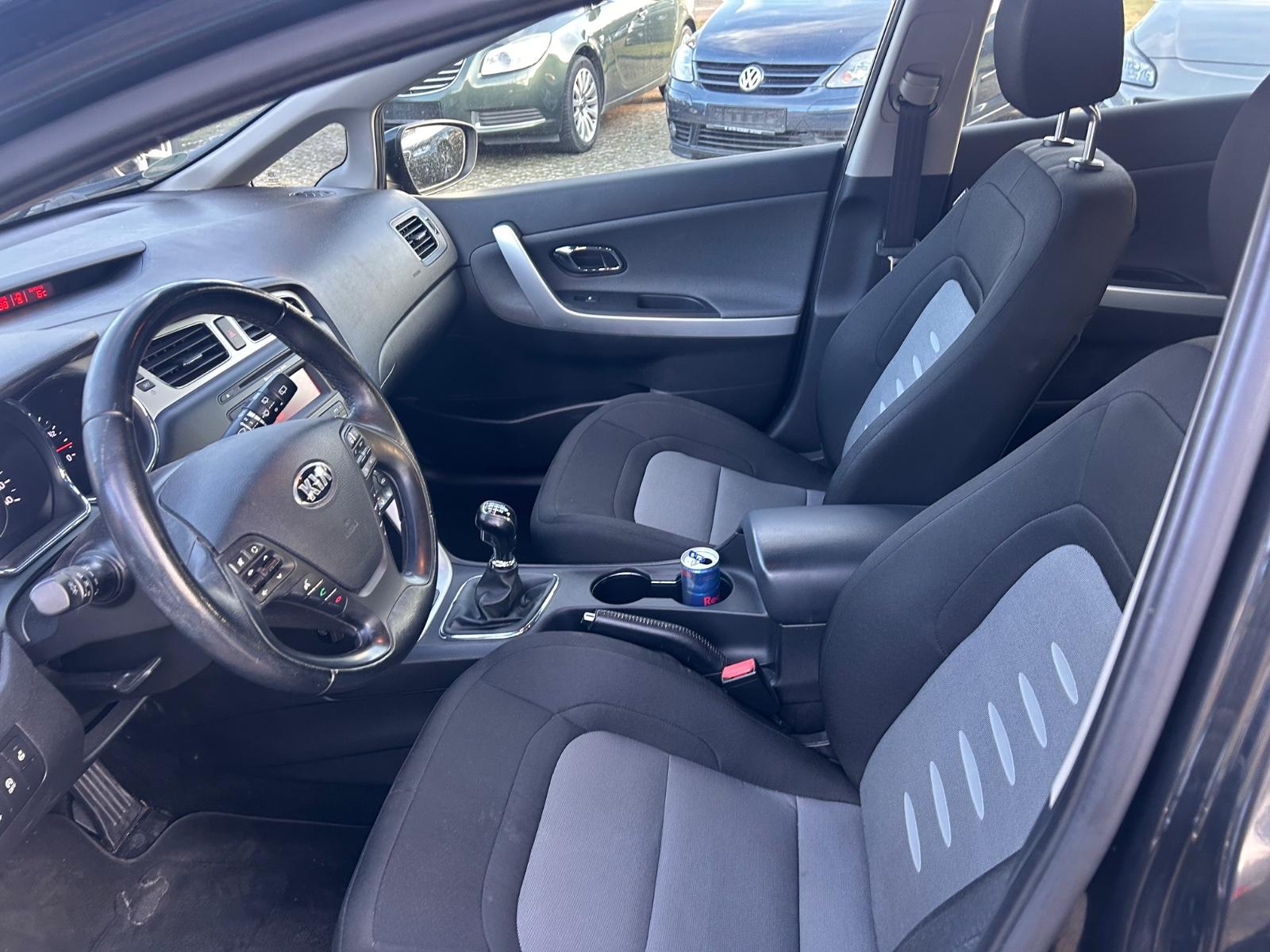 Kia cee'd 2014 — photo 12