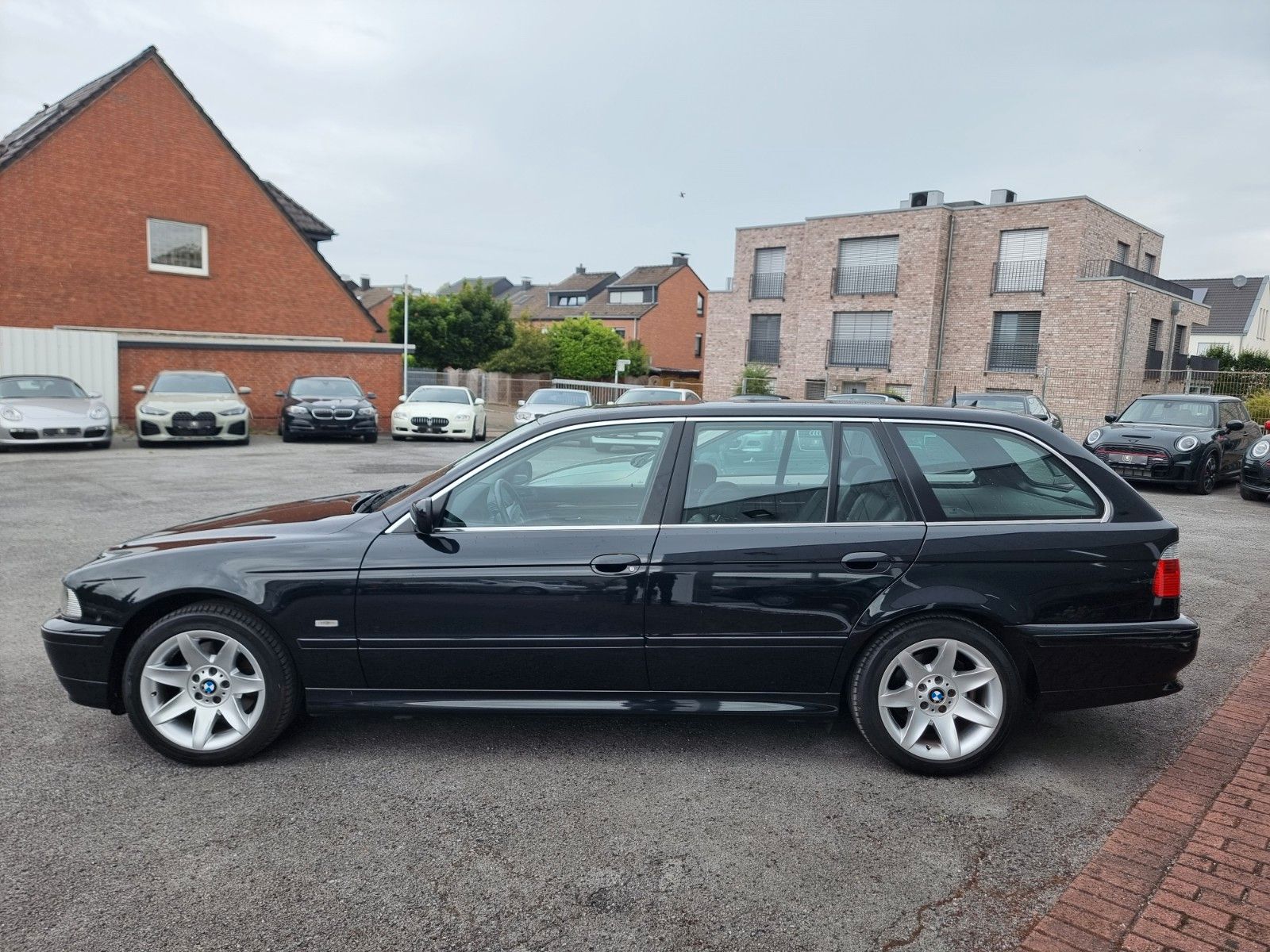 Fahrzeugabbildung BMW 530i Exclusive touring/2. Hand/1A Zust.+Historie