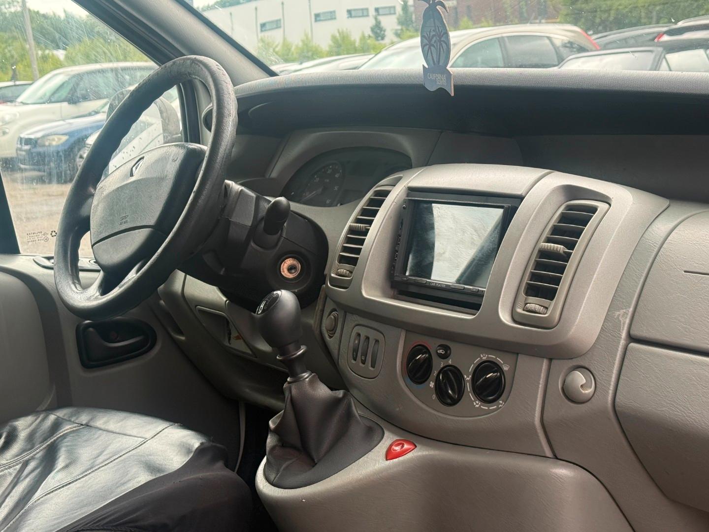 Renault Trafic 2008 — photo 16