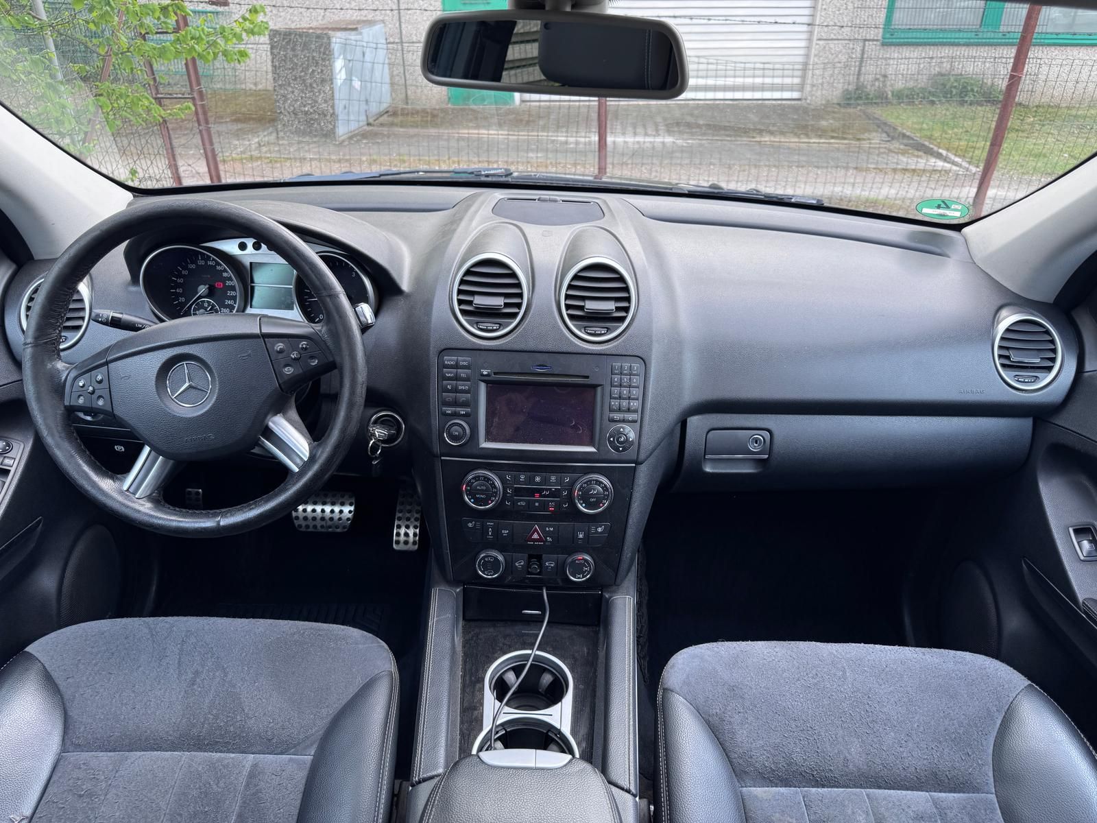 Fahrzeugabbildung Mercedes-Benz 3.0 CDI V6 BRABUS/PANO/AHK/RCAM/ALLWETTER/LED