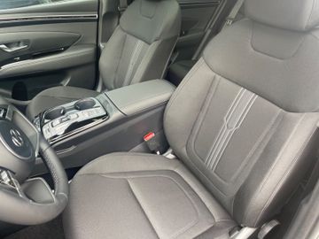 Fahrzeugabbildung Hyundai TUCSON 1.6 T-GDI PHEV 4WD TREND ASSI KRELL el.He
