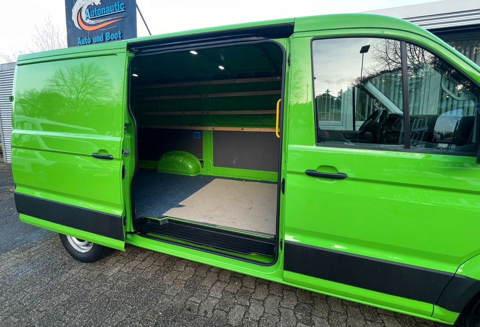 Fahrzeugabbildung Volkswagen Crafter 35 TDI L2 AUTOMATIK CAM SCHWINGSITZ EUR6