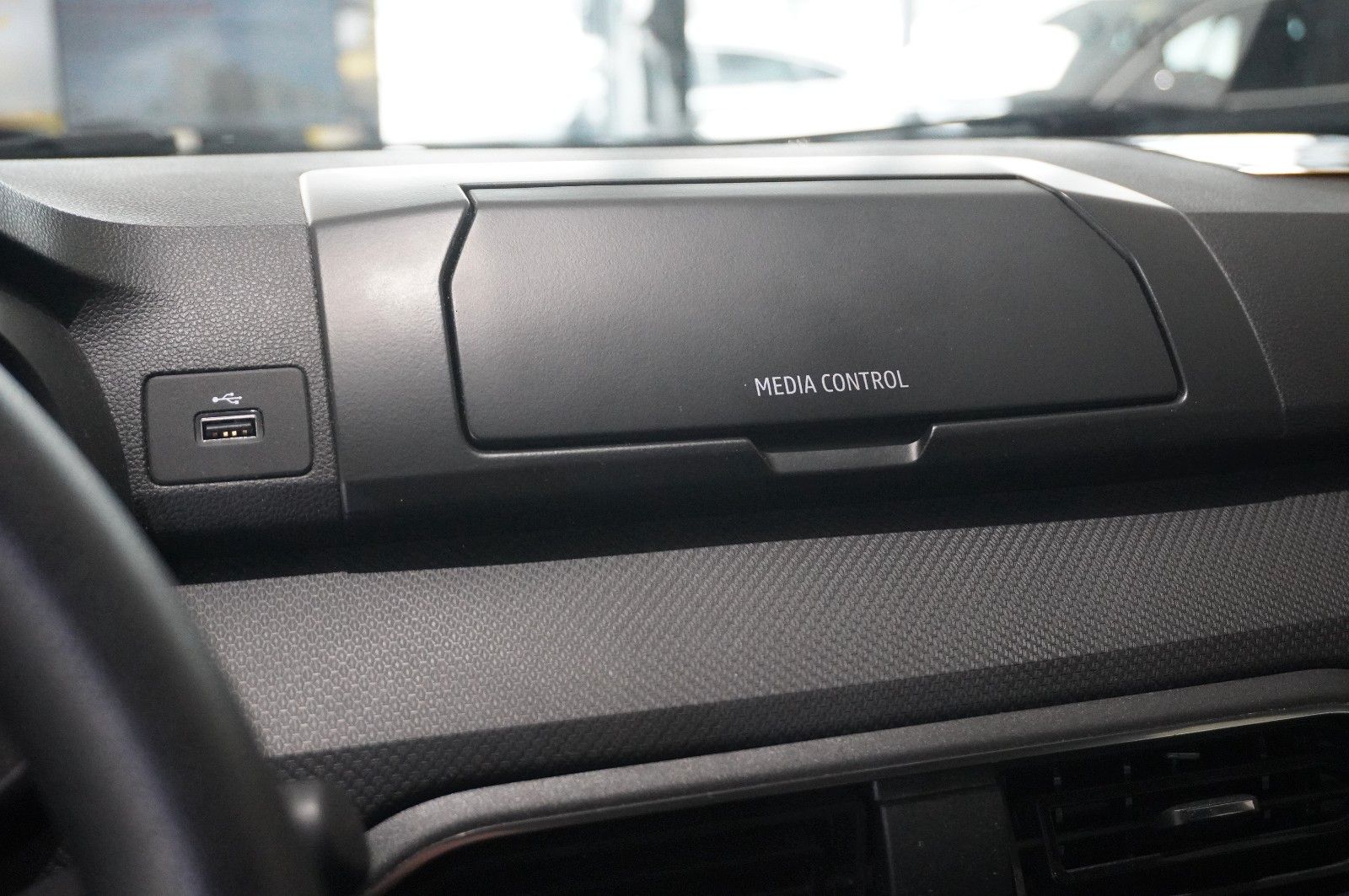 Fahrzeugabbildung Dacia Sandero III 1.0 TCE COMFORT LED/DAB/SHZ/TEMP/AHK