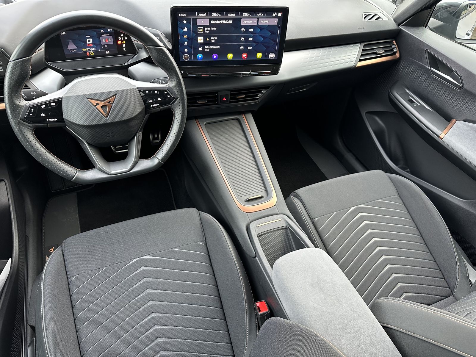 Fahrzeugabbildung CUPRA Born NAV+LED+V-COCKPIT+1HD+18ZOLL+PP+TEMPOMAT