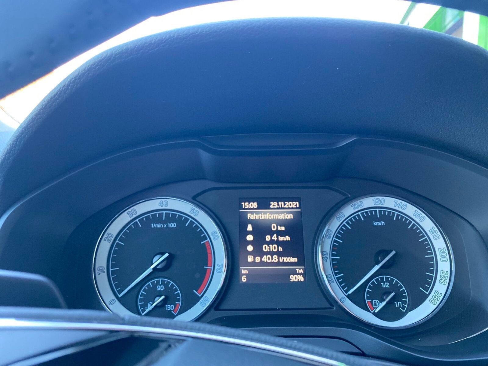 SKODA Karoq 1.5 TSI Clever DSG / LED / NAVI / ACC / SI - Image 11
