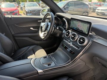 Mercedes-Benz GLC 300 4Matic AMG+AHK+LED+Navi+MBUX