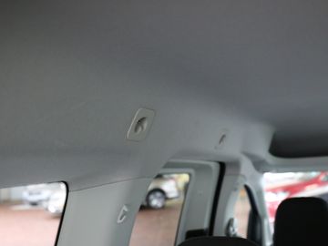Volkswagen Caddy 2.0 TDI DSG NAVI SHZ FLÜGELTÜR AHK 150PS