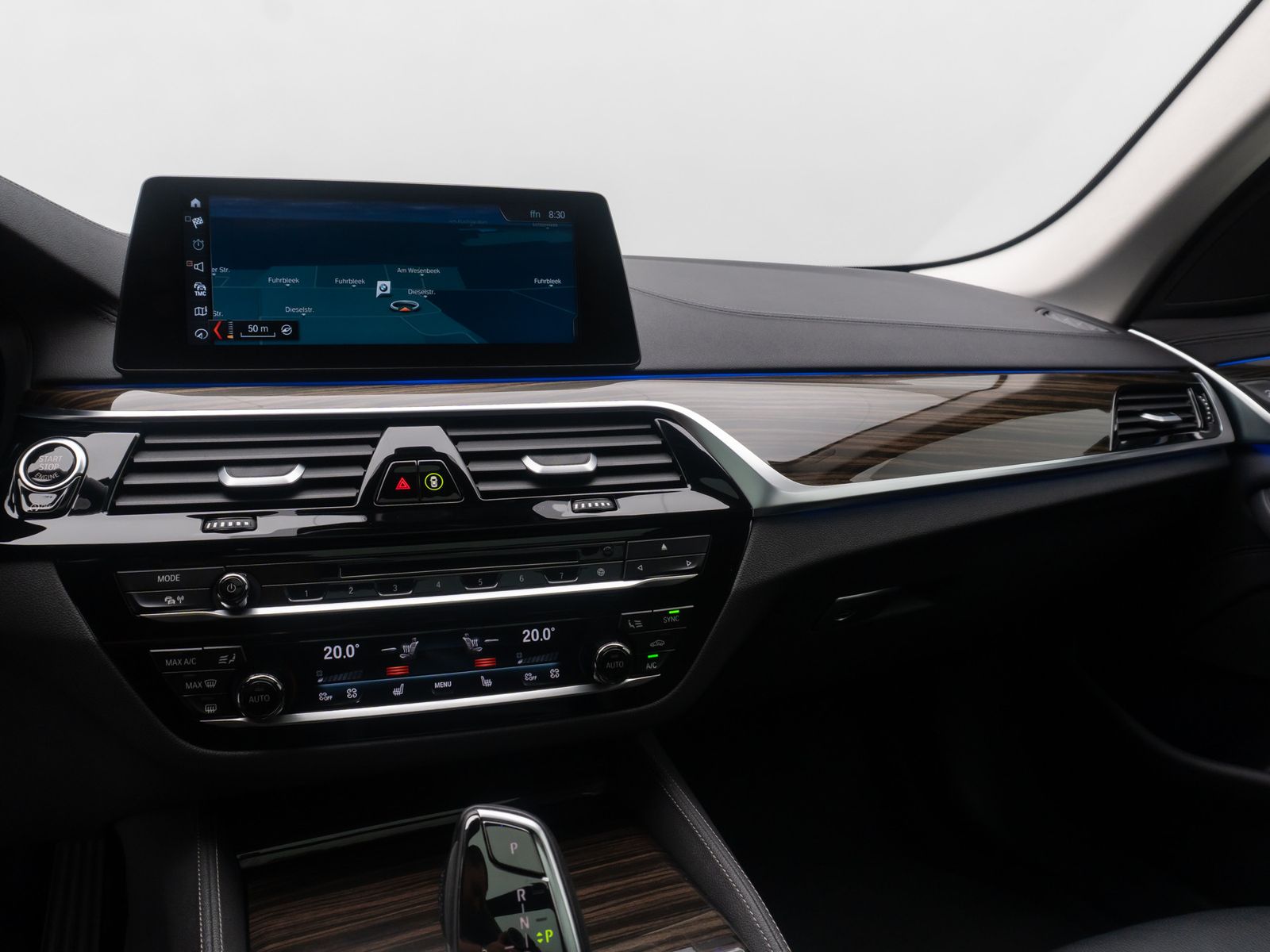 Fahrzeugabbildung BMW 520d Luxury Line Panorama HUD DAB DispKey 19Zoll