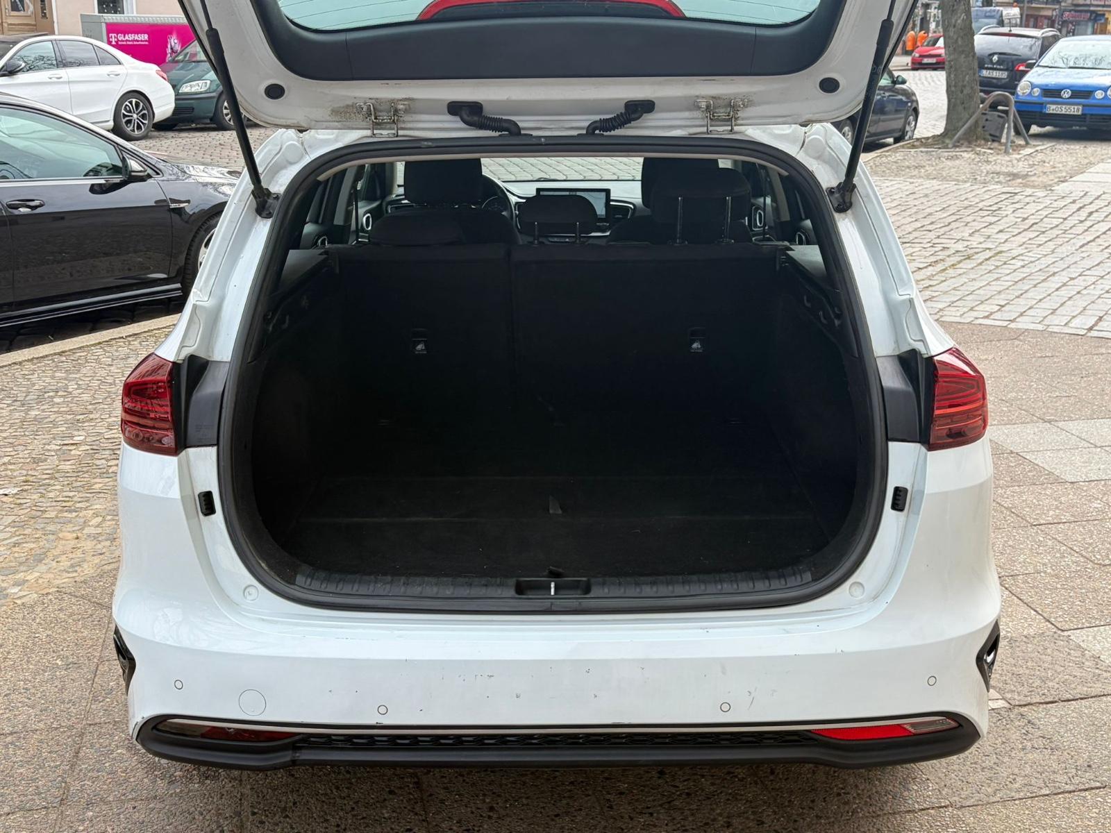 Kia cee'd Sportswagon 1.6 CRDi Hybrid Diesel / E