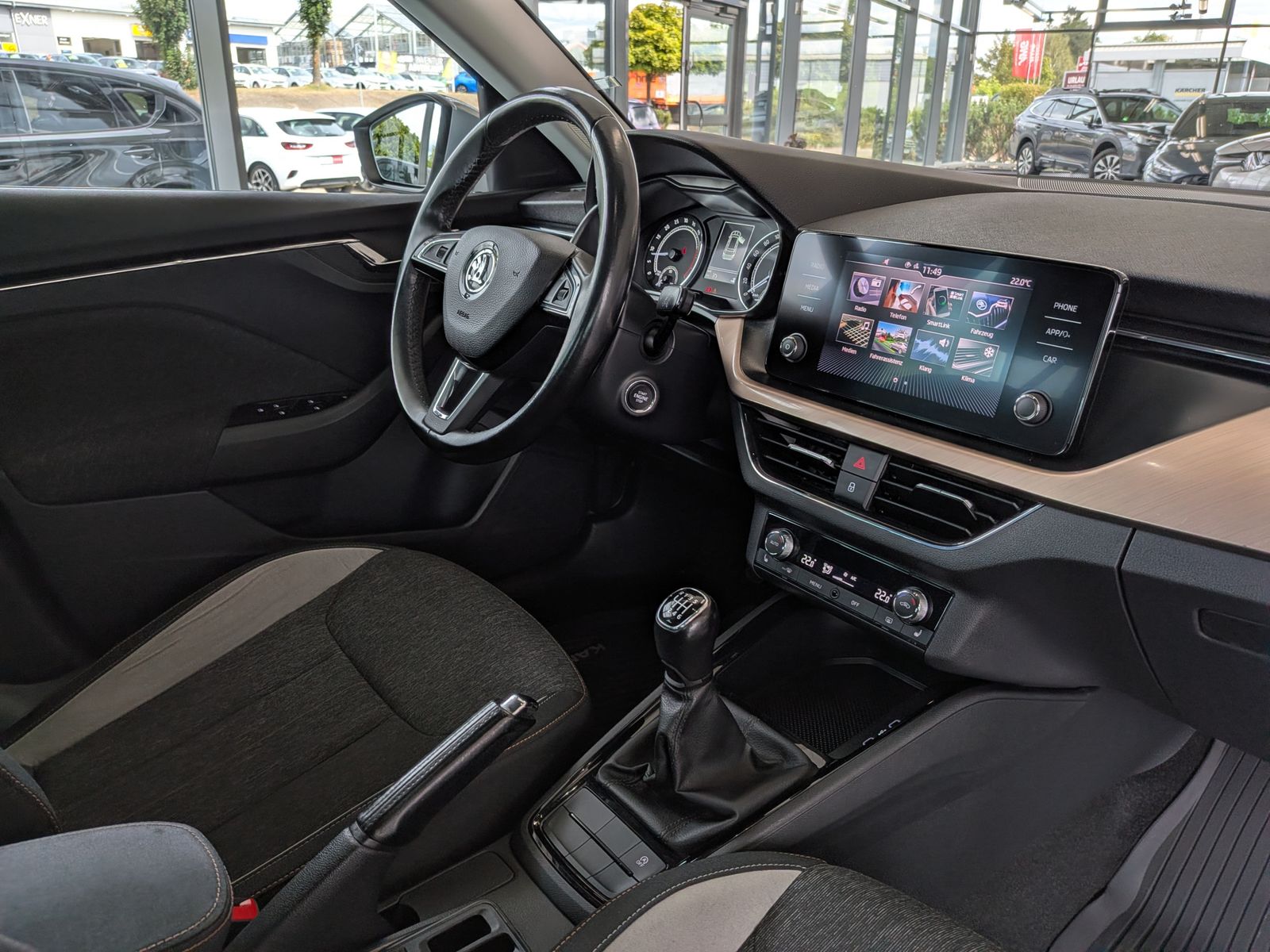 Fahrzeugabbildung SKODA Kamiq 1.6 TDI Style ad-LED PDC SHz Tempomat 18"