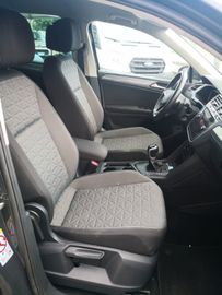Volkswagen Tiguan - 11
