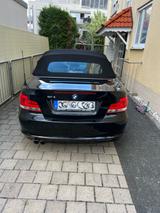 BMW 118i Cabrio - - BMW 118 mit Benzin-Antrieb: Schwarz, Leder