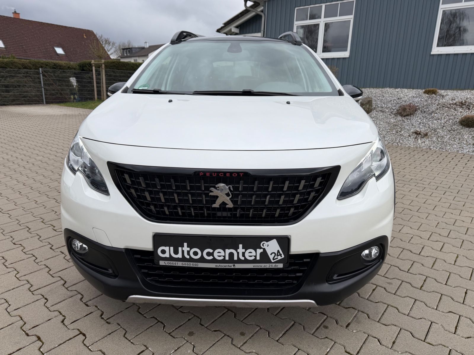 Fahrzeugabbildung Peugeot 2008 GT Line°Automatik°AHK°Pano°Kamera°Leder°