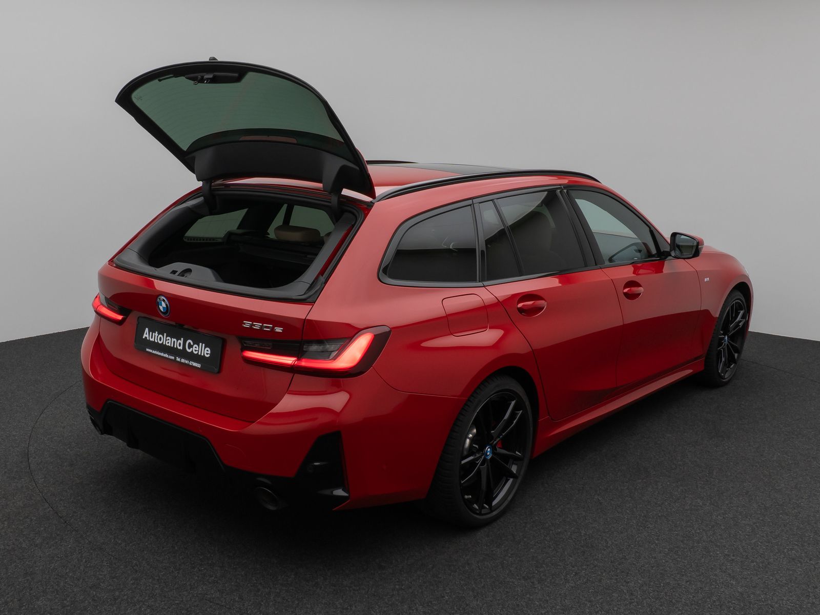 Fahrzeugabbildung BMW 330e M Sport Pro Panorama Kamera HUD H/K Komfort
