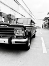 Jeep Grand Wagoneer (Zustand 2)sehr guter ... - Jeep Wagoneer Geländewagen Grand mit Benzin-Antrieb