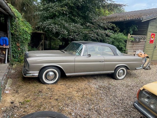 Mercedes-Benz W111 220SE Coupe Mittelschalter