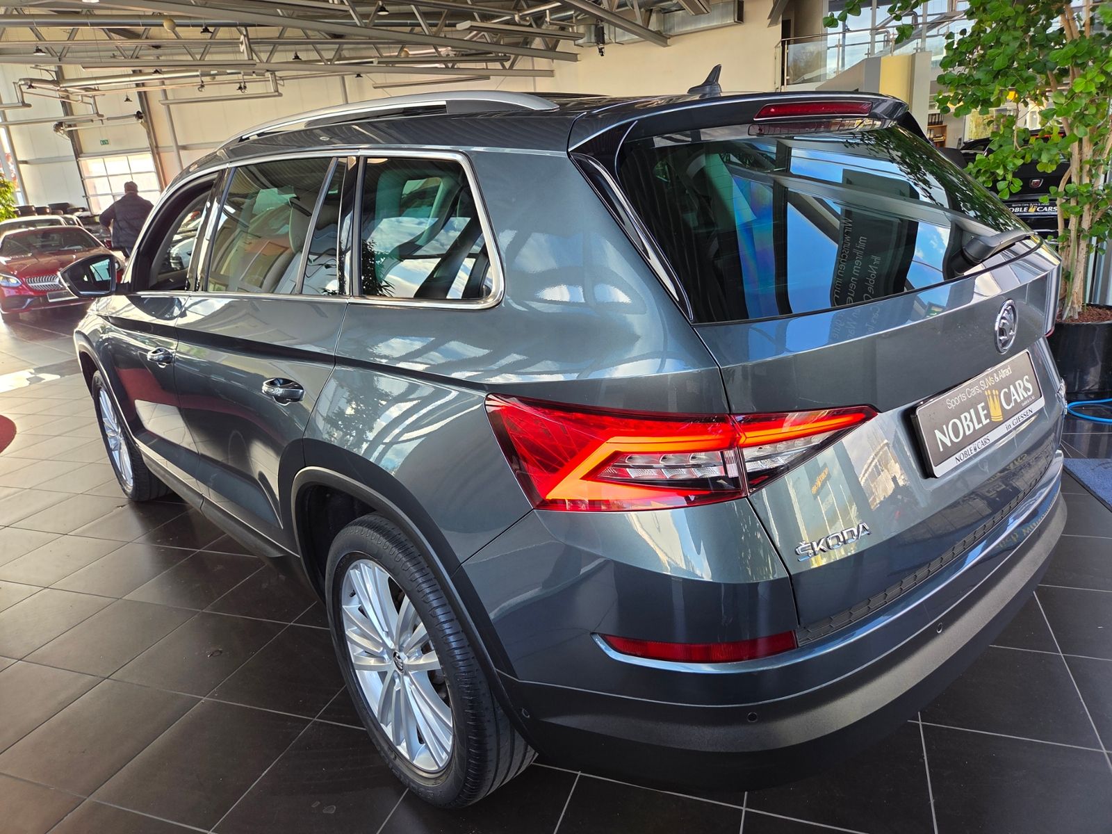 Fahrzeugabbildung SKODA Kodiaq Style 4x4 PANO MEMORY 360° STNDHZ