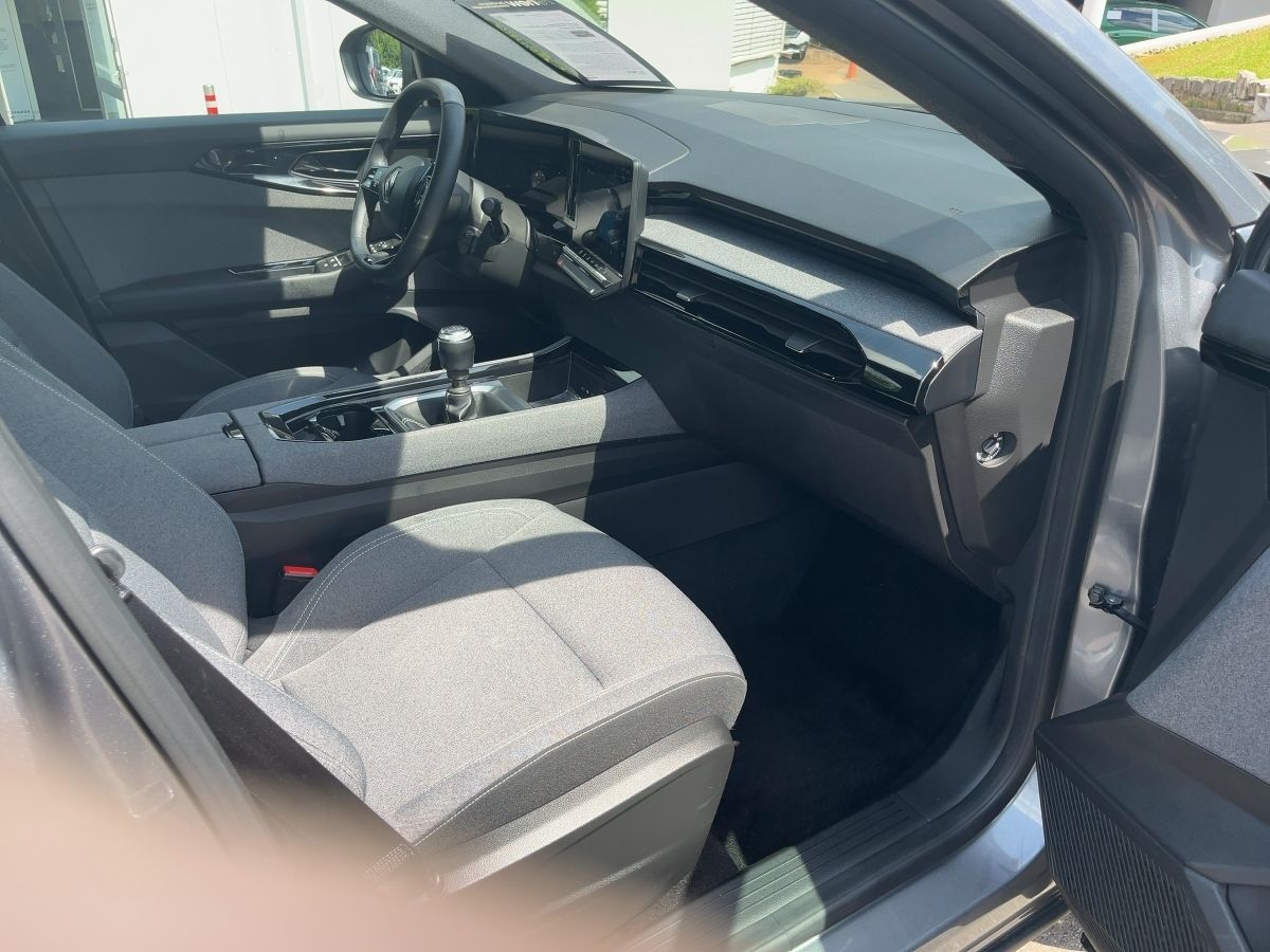 Fahrzeugabbildung Renault Austral Equilibre Mild Hybrid 140 ABS Fahrerairb