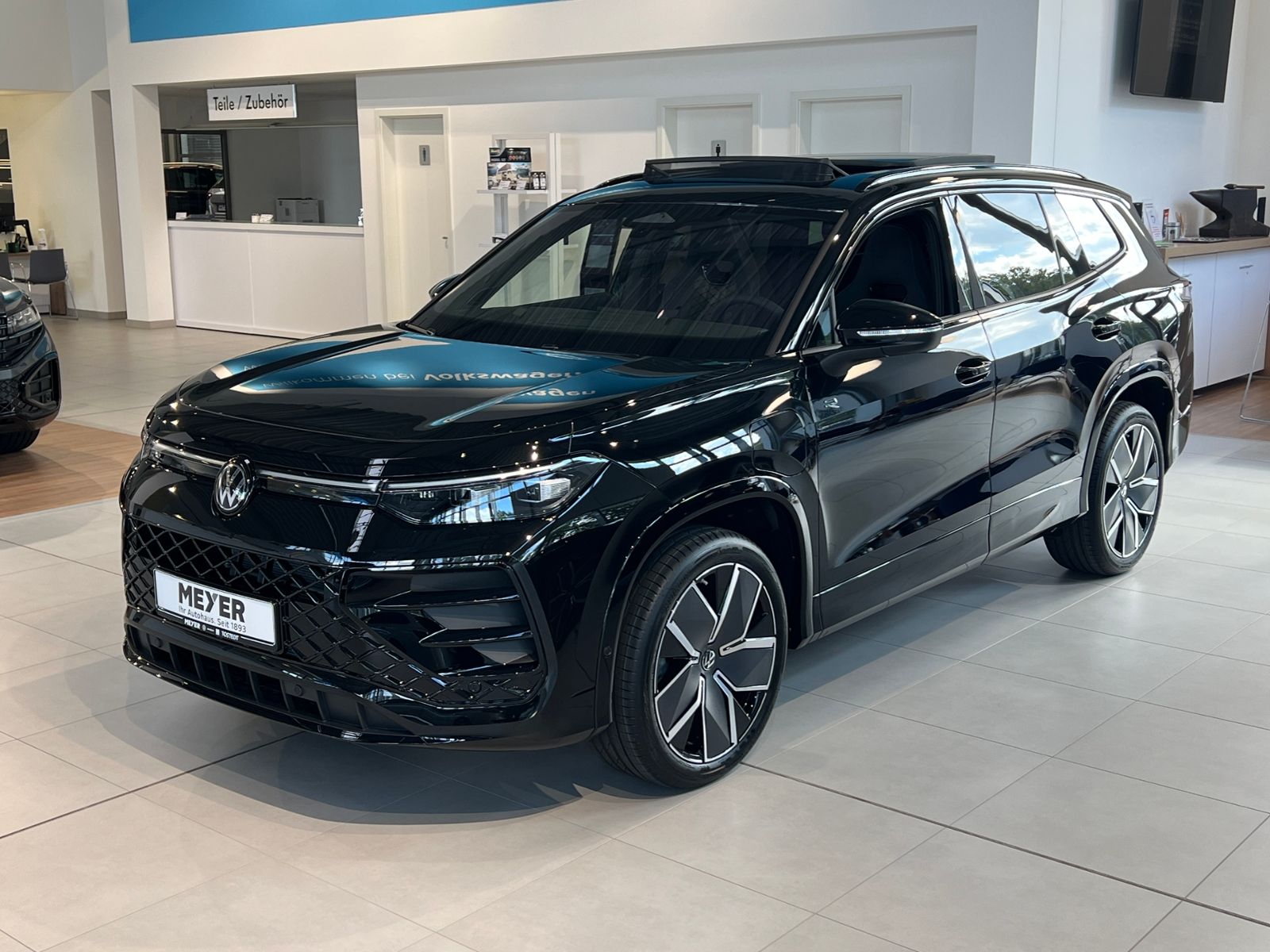 Fahrzeugabbildung Volkswagen Tayron R-Line 1.5 eHybrid DSG *AHK,LM-20",Harman