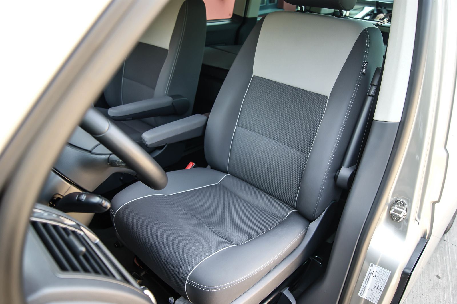 Fahrzeugabbildung Volkswagen T5 California Beach Aufstelldach 4Motion DSG 2HD