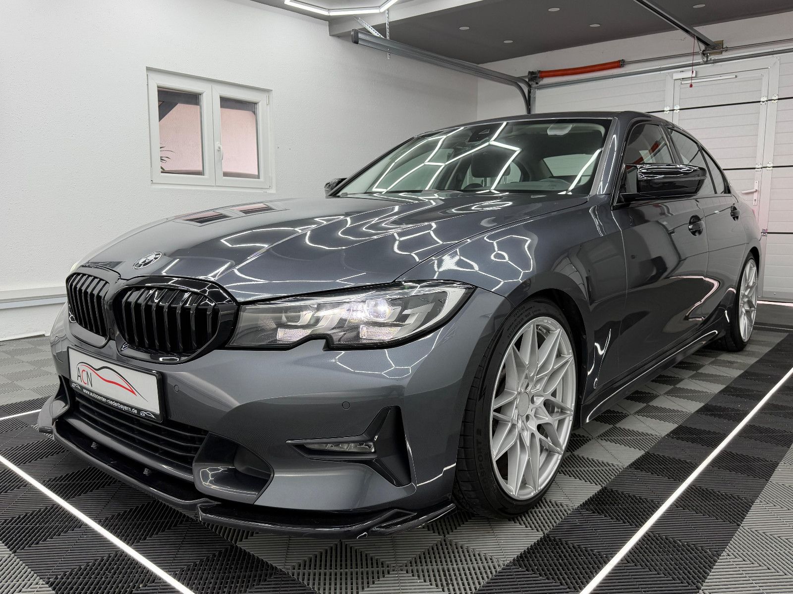 Fahrzeugabbildung BMW 330i LIMOUSINE/SPORT/LIVE COC/HiFi/AMBIENTE/H&R