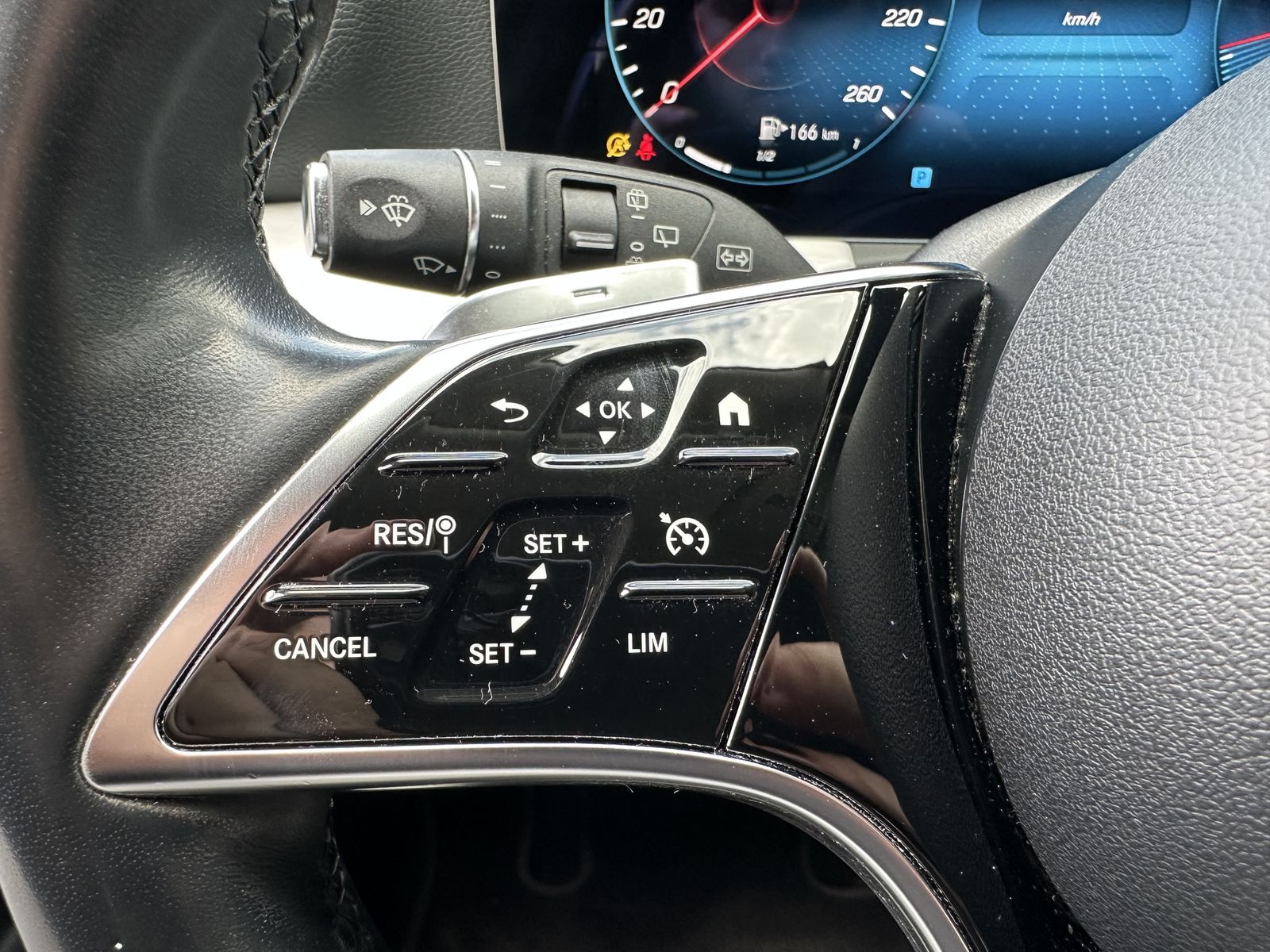 Fahrzeugabbildung Mercedes-Benz E 400d T Avantgarde 4Matic NAV+LED+KAM+19ZO+1HD
