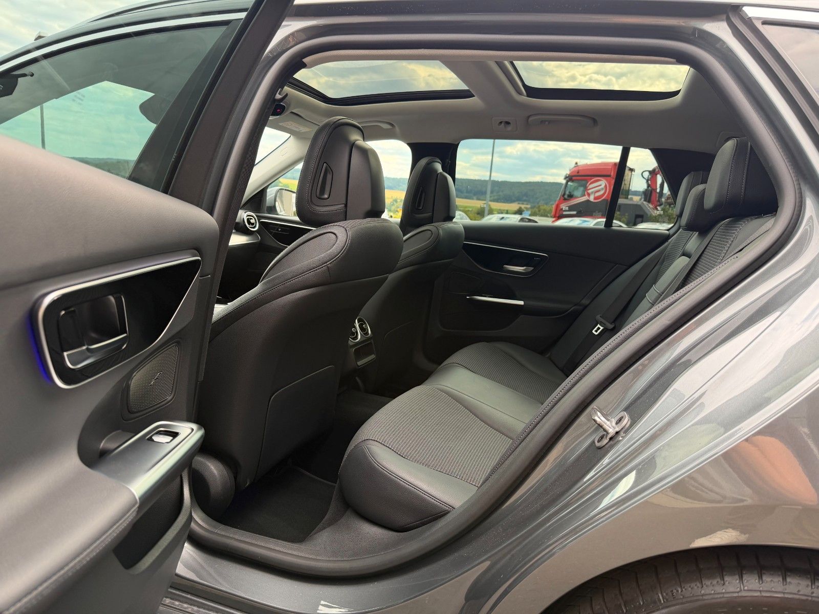 Fahrzeugabbildung Mercedes-Benz C 220d T Avantgarde+Pano+AHK+Ambiente+
