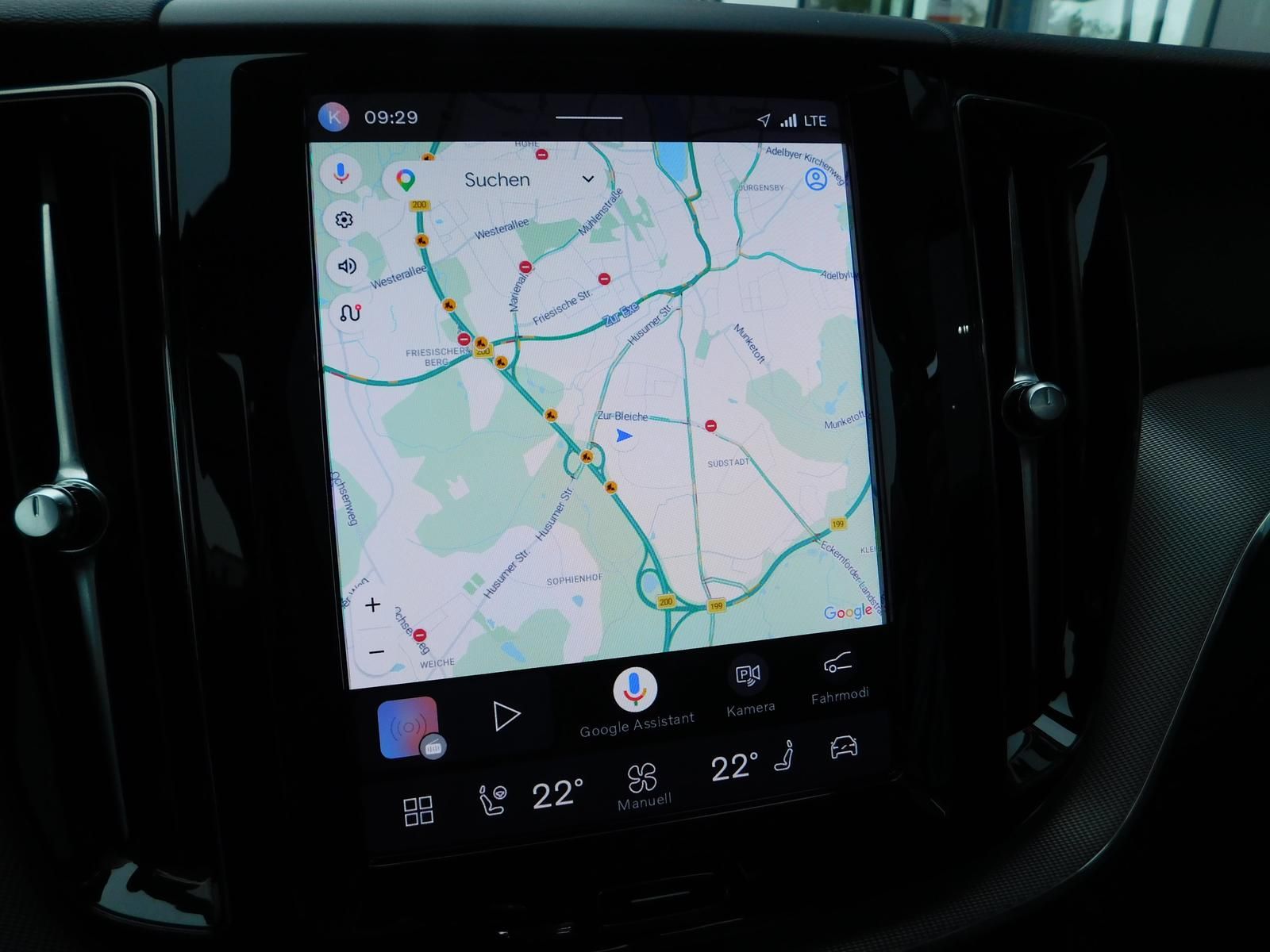 Fahrzeugabbildung Volvo XC60 B4D AWD Plus Dark "Panoramadach"
