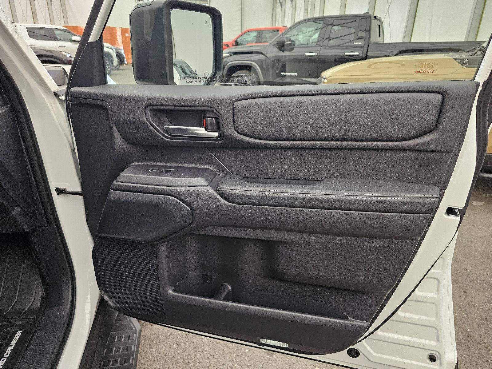 Fahrzeugabbildung Toyota Land Cruiser Premium Hybrid T1 72.000EUR! Stock!