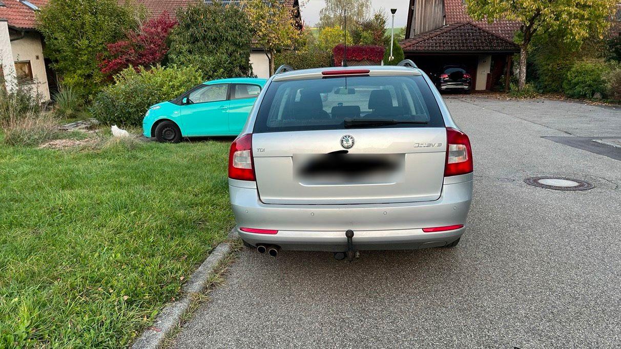 Skoda Octavia 2009 — engine 105 HP (77kW)